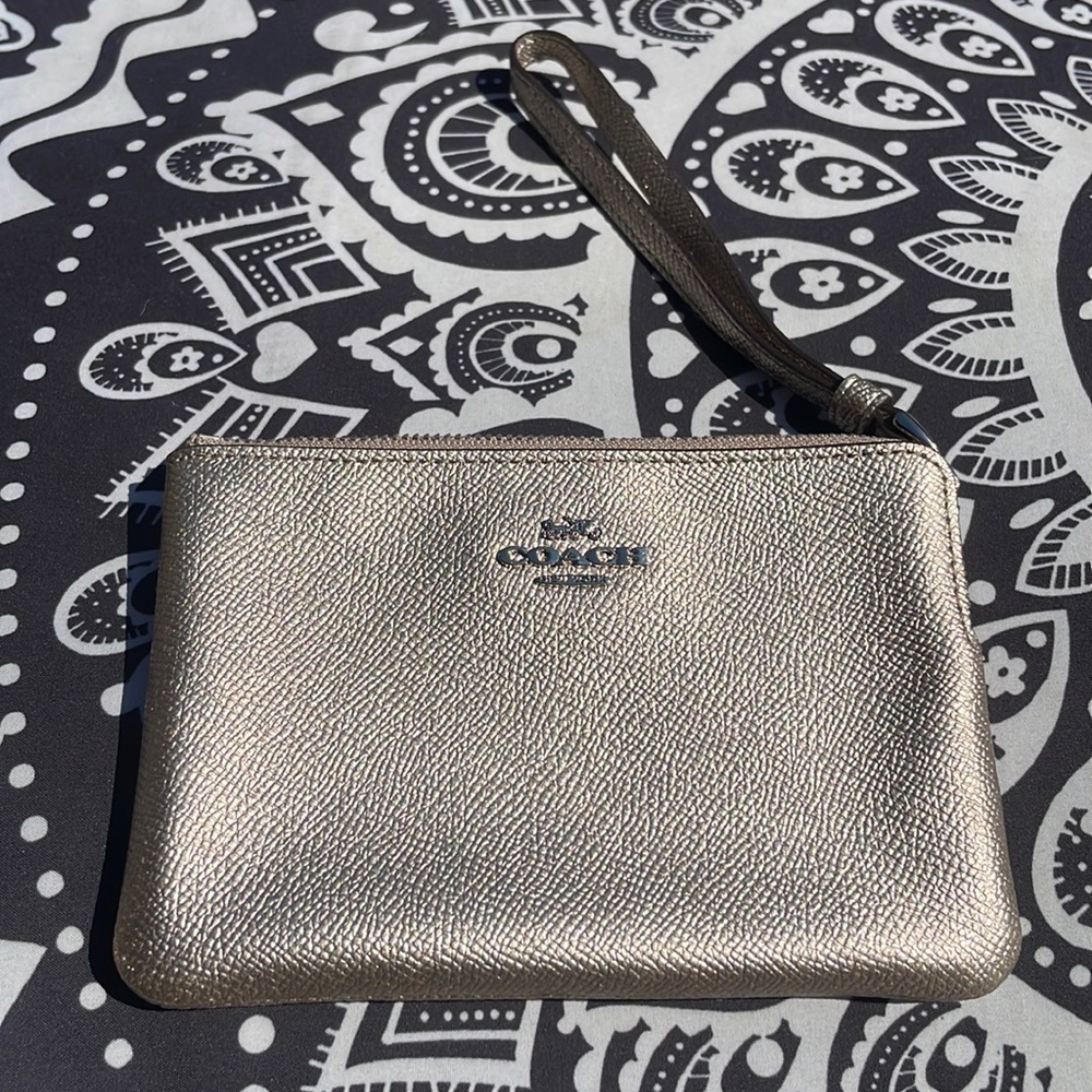 NWT Platinum Coach Corner Zip Wristlet